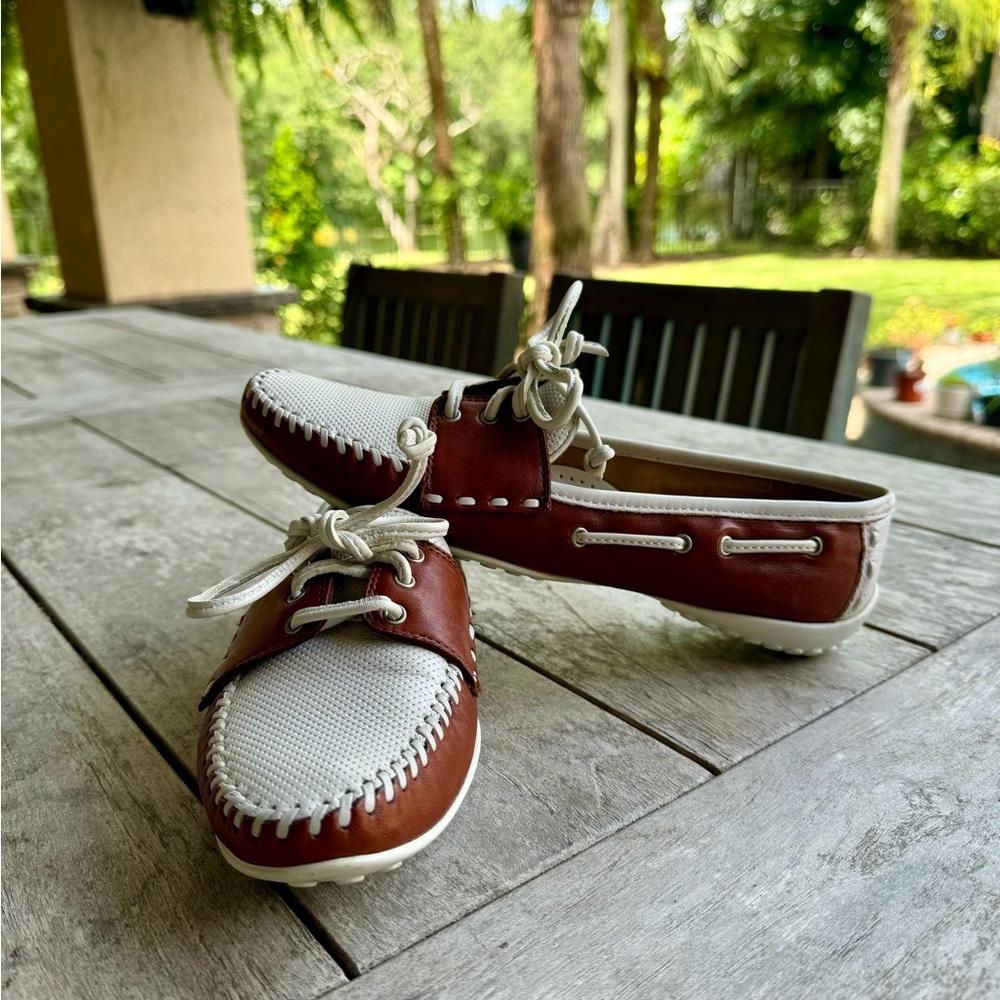 Robert Zur White and Brown Loafers (size 8)